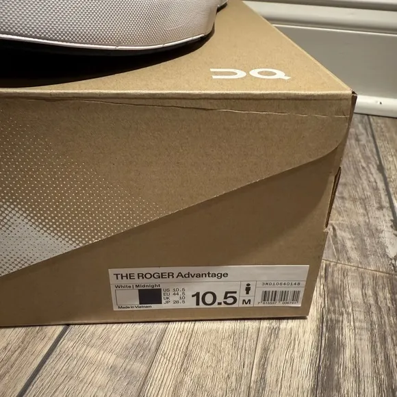 On Running Men's THE ROGER Advantage White Shoes 10.5 NWB
