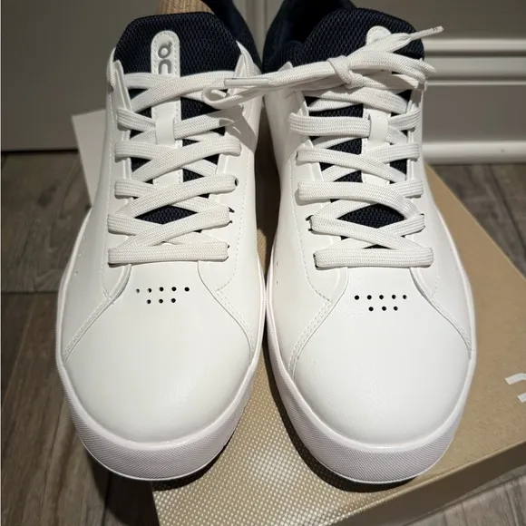 On Running Men's THE ROGER Advantage White Shoes 10.5 NWB