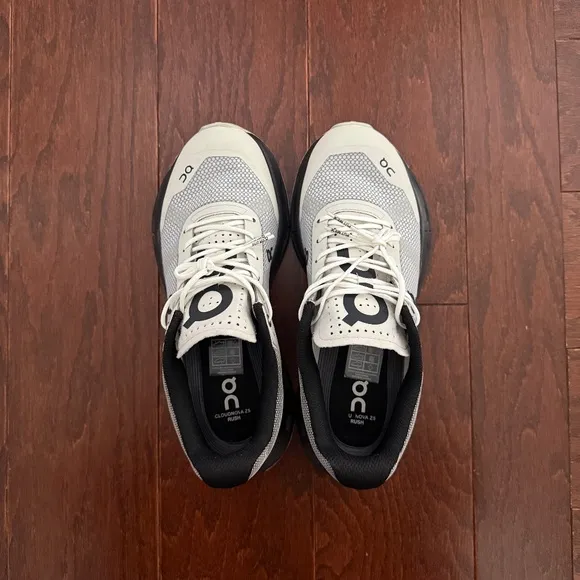 On Women's Cloudnova Z5 Rush in Pearl/Black, Size 8