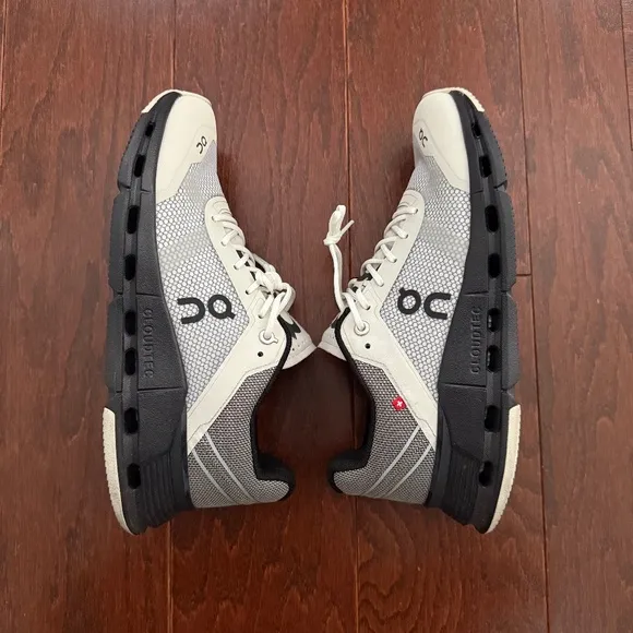 On Women's Cloudnova Z5 Rush in Pearl/Black, Size 8