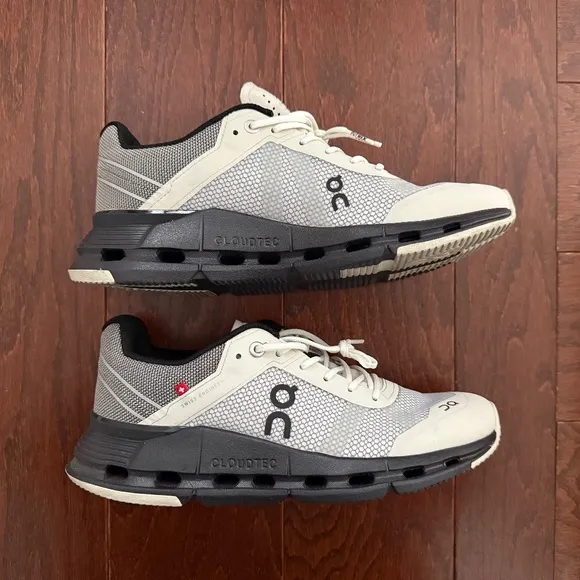 On Women's Cloudnova Z5 Rush in Pearl/Black, Size 8