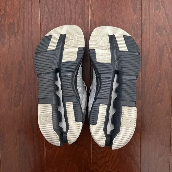 On Women's Cloudnova Z5 Rush in Pearl/Black, Size 8