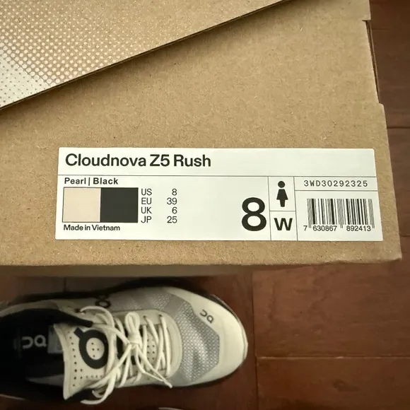 On Women's Cloudnova Z5 Rush in Pearl/Black, Size 8