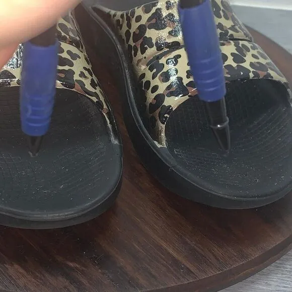 OOFOS OOahh Limited Women’s Size 7 Slide Sandal Multicolor Leopard Print Comfort