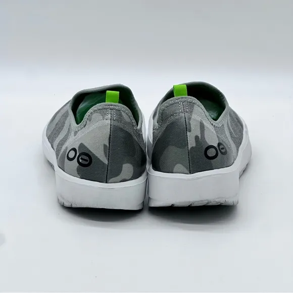 OOFOS OOMG EEZE Slip-on Shoes. Size 8