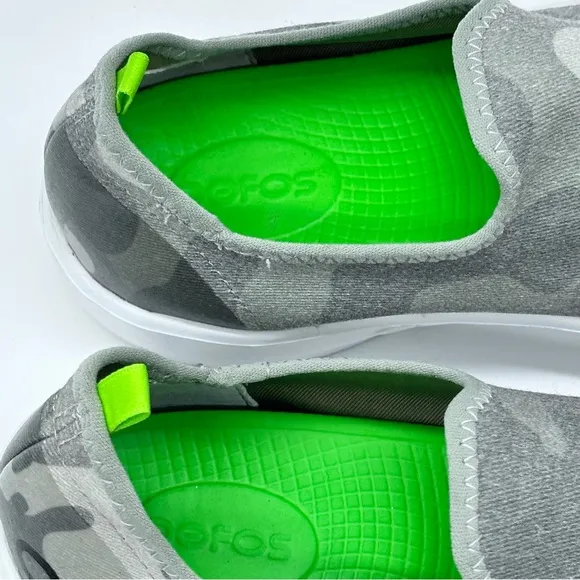 OOFOS OOMG EEZE Slip-on Shoes. Size 8
