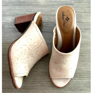Patricia Nash Shelli tooled leather floral pattern beige heeled mules size 6.5M
