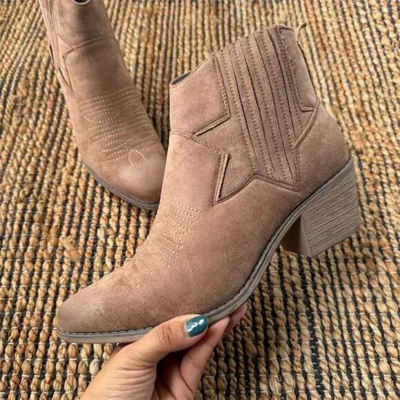 Pierre Dumas Women's Ankle Boots Taupe Block Heel Booties 6.5
