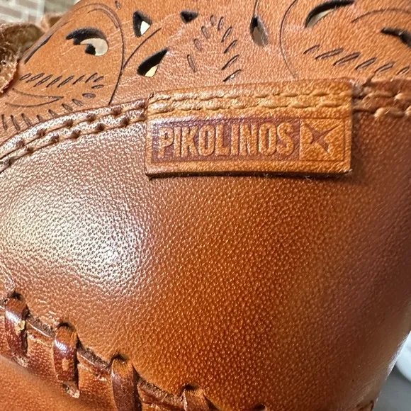 Pikolinos P. Vallarta women's shoes Velcro strap leather upper size 41 or US 10