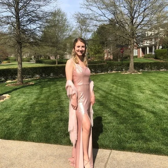 𝅺🌷PROM Dress pink sequins gown by Dress the Population Size 2.  Worn once
