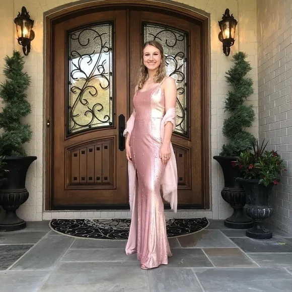 𝅺🌷PROM Dress pink sequins gown by Dress the Population Size 2.  Worn once