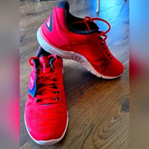 RYKA RED WOMEN'S TENNIS SHOES, ORTHOLITE. 8.5 M  NWT