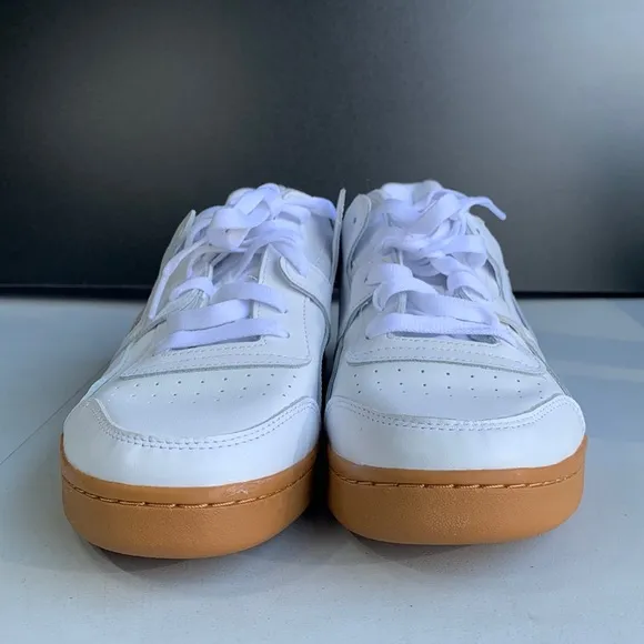 S162 Reebok NWOT Workout Plus Athletic Training‎ Shoes White Men’s size 9.5