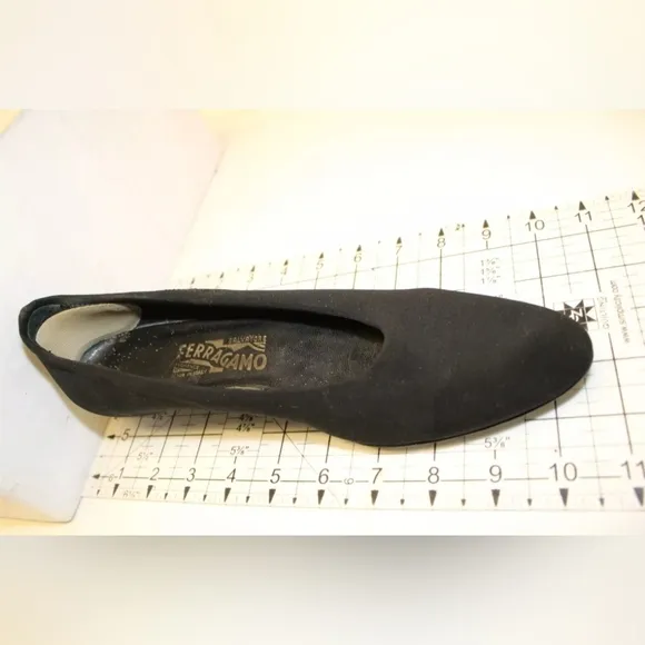 Salvatore Ferragamo Italy Made Womens 8 Black Suede Ballet Flats Shoes