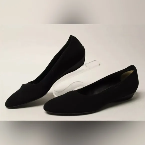 Salvatore Ferragamo Italy Made Womens 8 Black Suede Ballet Flats Shoes