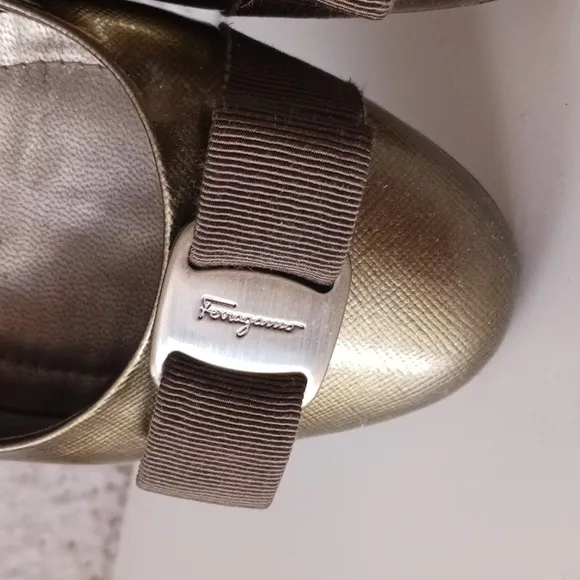 Salvatore Ferragamo Vara Balket Shies Size 7