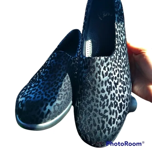 SAS Bliss Black Leopard Print Tripad Slip On  Shoes NWOT