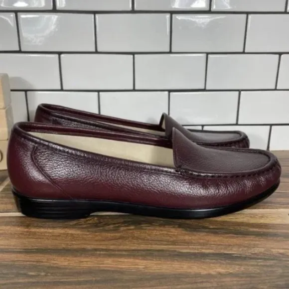 SAS Simplify Womens Size 9.5 Narrow Shoes Antique Wine Leather Comfort Loafer