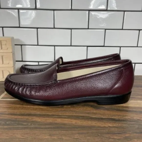 SAS Simplify Womens Size 9.5 Narrow Shoes Antique Wine Leather Comfort Loafer