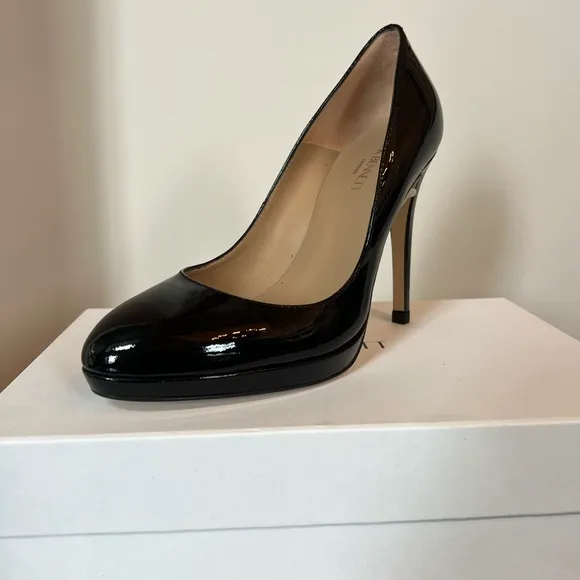 Sledge Black Patent Platform Courts