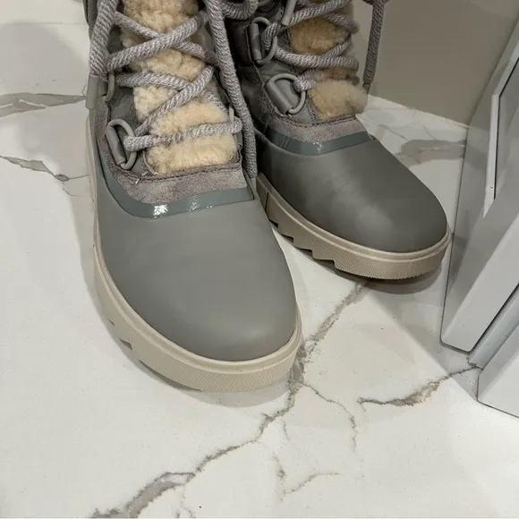 Sorrel Joan of arctic boot fashionable and functional waterproof gray boot s/8