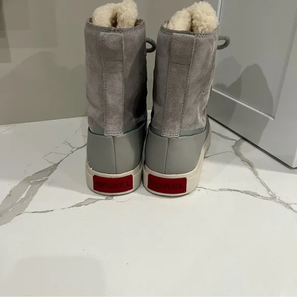 Sorrel Joan of arctic boot fashionable and functional waterproof gray boot s/8