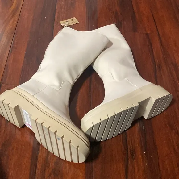 Steve Madden Knee-high Cream Colored Boots. Woman’s Size 10M