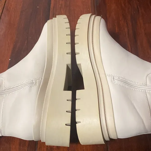 Steve Madden Knee-high Cream Colored Boots. Woman’s Size 10M