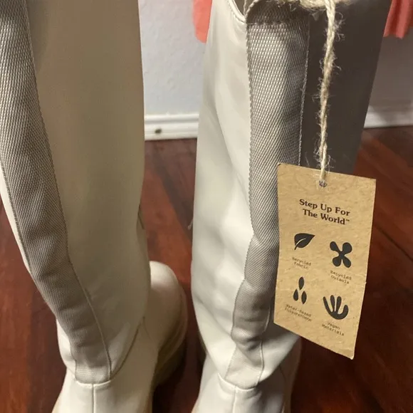 Steve Madden Knee-high Cream Colored Boots. Woman’s Size 10M
