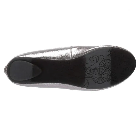 Steve Madden Pewter Jziler Adorned Ankle Strap Ballet Flat, Little Girls Size 3.