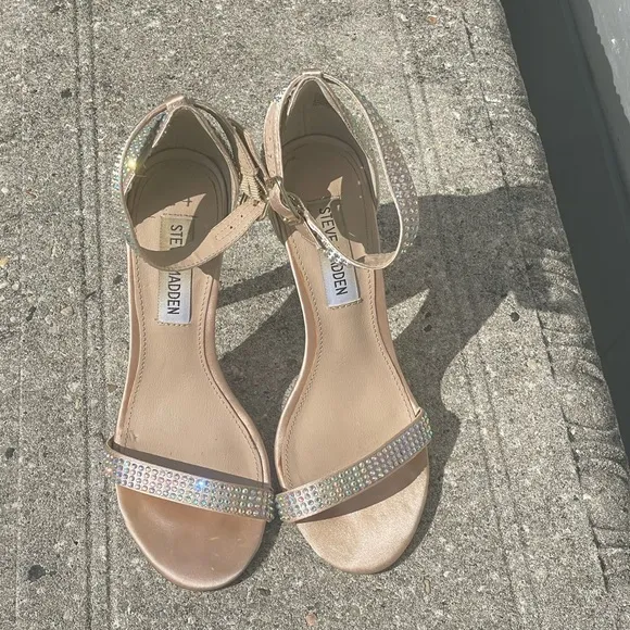 Steve Madden Realov-R Champagne Rhinestone Sandals Size 5.5M