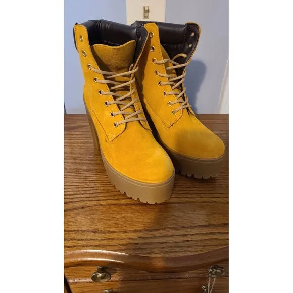 Steve Madden Tindra‎ Tan Suede Leather Platform size 8