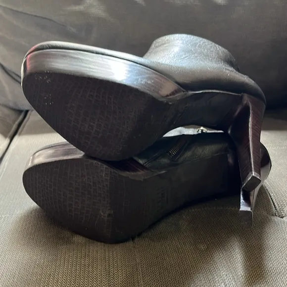 Stuart Weitzman Black Leather Platform Ankle Boots size 7 Stiletto Heel Side Zip