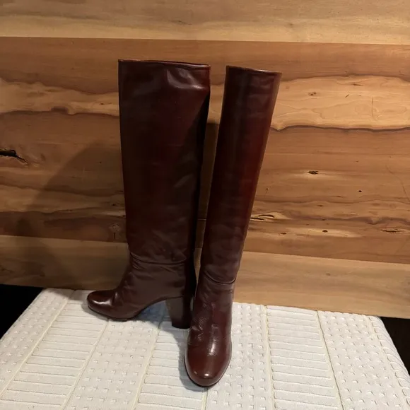 Stuart Weitzman Toujours Brown Mahogany Leather Tall Boots size 5. NWT