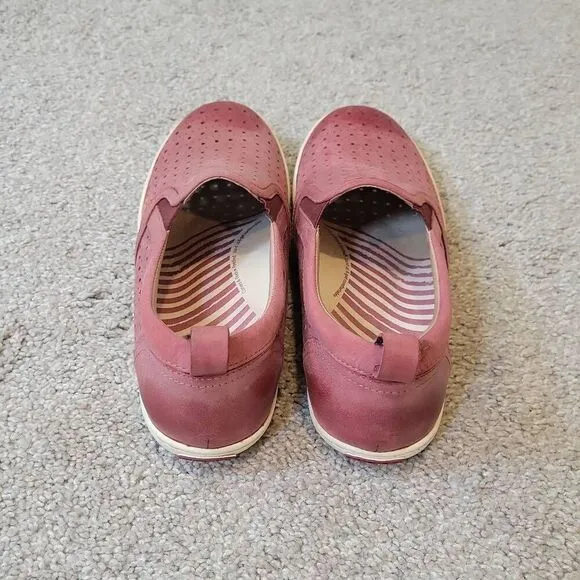 Taos Court Women's Leather Comfort Slip On Shoes Size 8