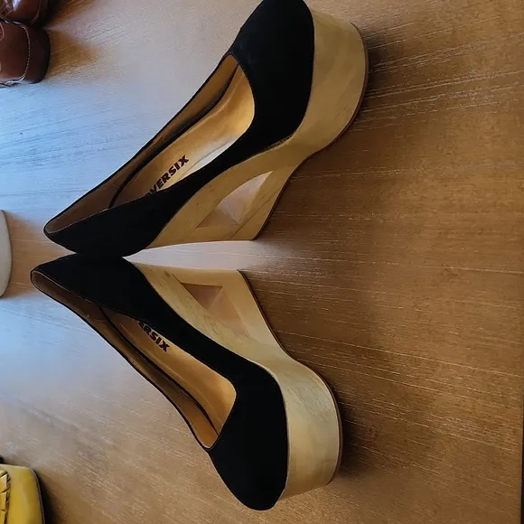 TENOVERSIX UNIQUE WOODEN VELVET SHOES