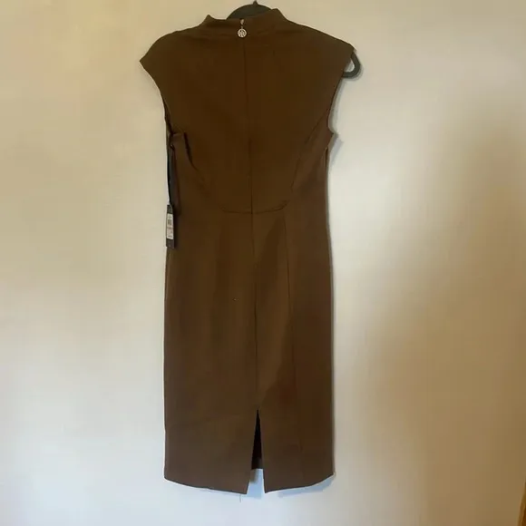 Tommy Hilfiger Women's Sheath Scuba Sleeveless V-Neck Dress NWT size 2
