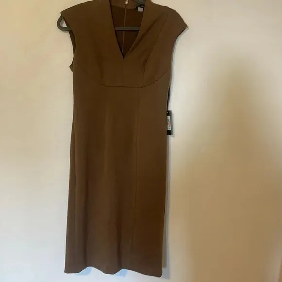 Tommy Hilfiger Women's Sheath Scuba Sleeveless V-Neck Dress NWT size 2