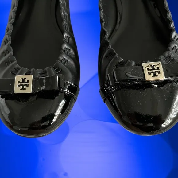 TORY BURCH BLACK ROMY NEW BOX SHOES PATENT LEATHER LOGO BALLET FLATS 6.5