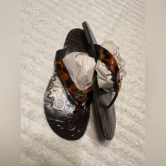Tory Burch Leopard Print Thora Thong Leather Sandals. Size 8