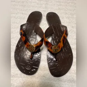 Tory Burch Leopard Print Thora Thong Leather Sandals. Size 8