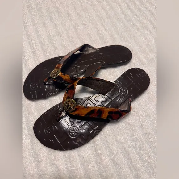 Tory Burch Leopard Print Thora Thong Leather Sandals. Size 8