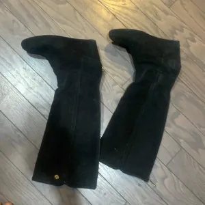 Tory Burch suede knee high wedge heel boots whit zip Sz 9