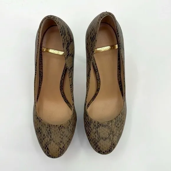 UEC Marciano tan &amp; black snake print platform shoes size 7 with box