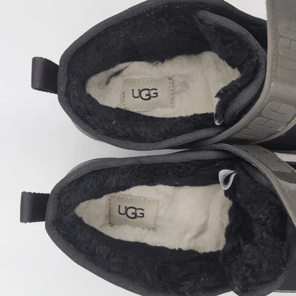 UGG NEUMEL CLEAR BLACK SUEDE SHEEPSKIN  lined ankle chukka Booties size 10
