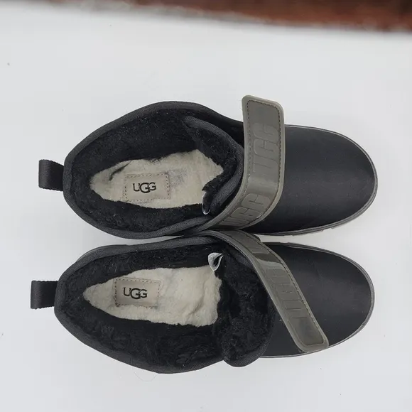 UGG NEUMEL CLEAR BLACK SUEDE SHEEPSKIN  lined ankle chukka Booties size 10