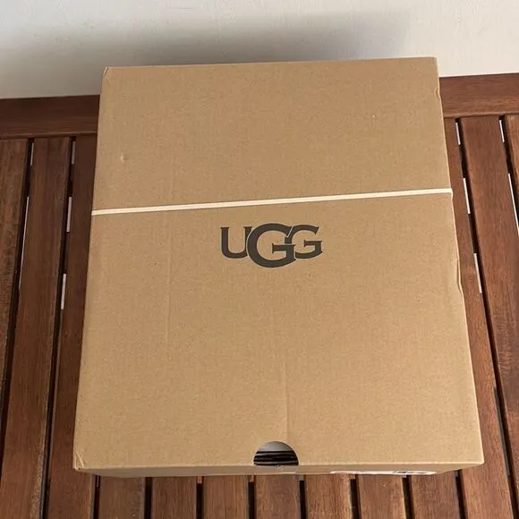 UGG Classic Ultra Mini Platform Boots Vibrant Coral USA Women Size 9/UK 7/EU 40