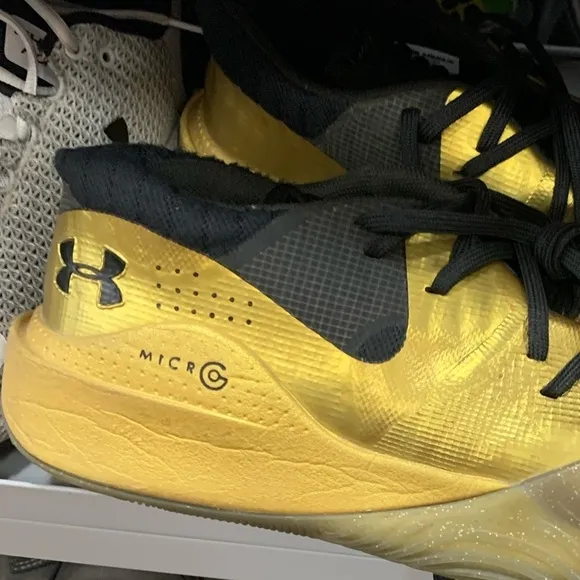 Under Armour Spawn Anatomix Low Metallic Gold Black Athletic Shoes Sneakers 11