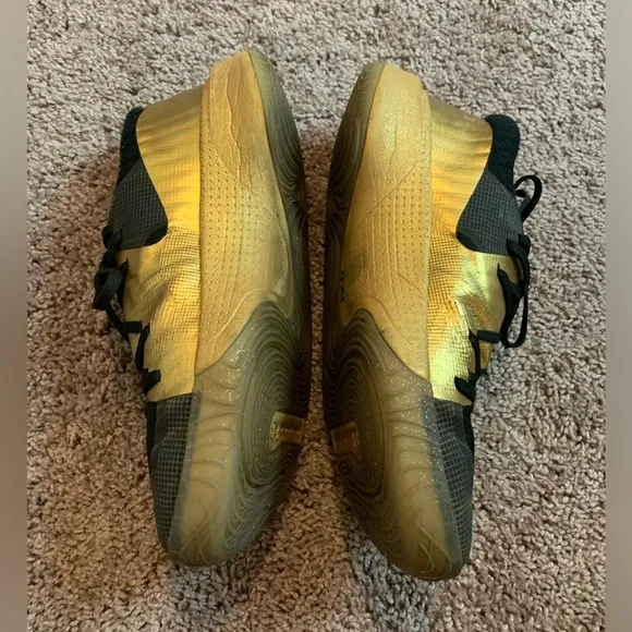 Under Armour Spawn Anatomix Low Metallic Gold Black Athletic Shoes Sneakers 11