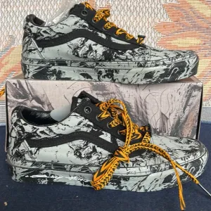 Vans WMNS Old SkoolYear Of The Tiger Black/Gray VN0A3WKTN42Sneakers